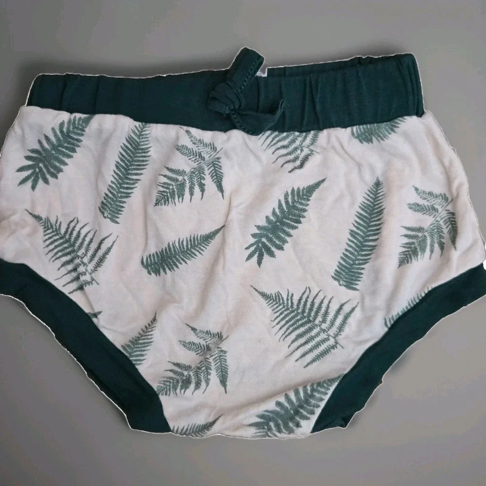 Kate Quinn Green and‎ White Bottom, Size 6-12 Months